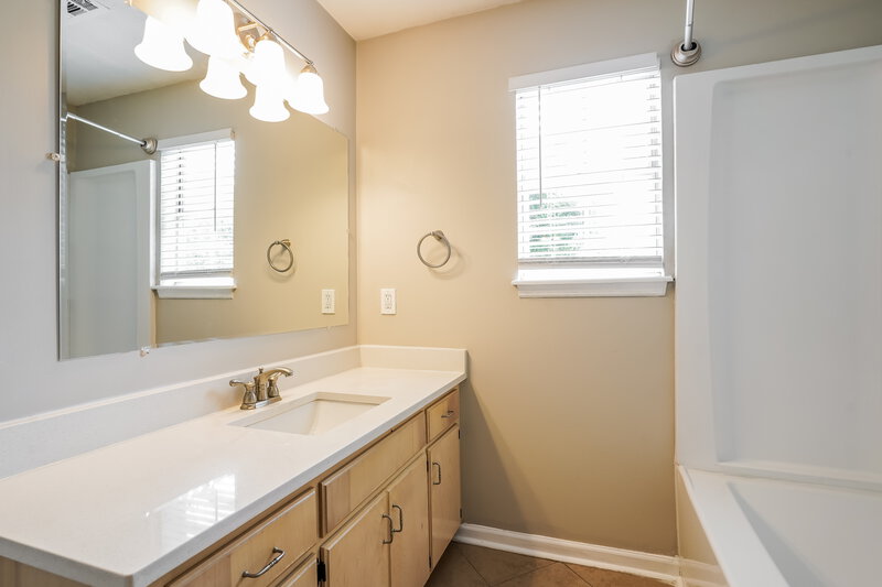 2,280/Mo, 4017 Pepperwood Dr Antioch, TN 37013 Main Bathroom View