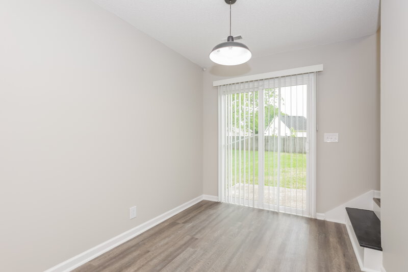 1,945/Mo, 1937 Edinburgh Ln Murfreesboro, TN 37130 Dining Room View 2