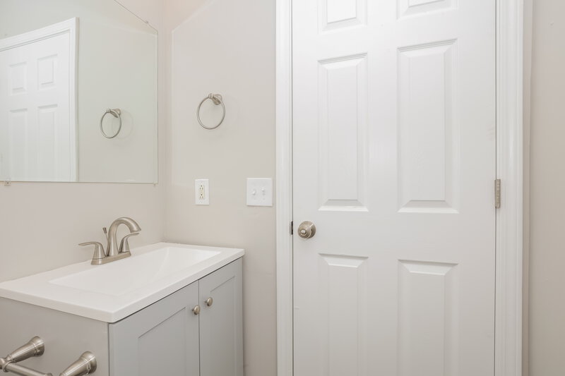 1,945/Mo, 1937 Edinburgh Ln Murfreesboro, TN 37130 Main Bathroom View