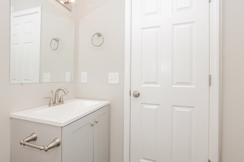 1,945/Mo, 1937 Edinburgh Ln Murfreesboro, TN 37130 Bathroom View 2