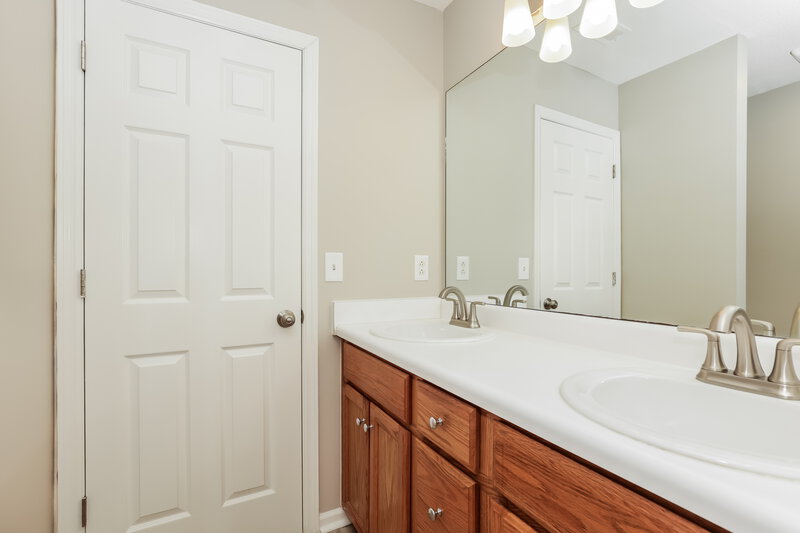 2,260/Mo, 5042 Tabitha St Murfreesboro, TN 37129 Main Bathroom View