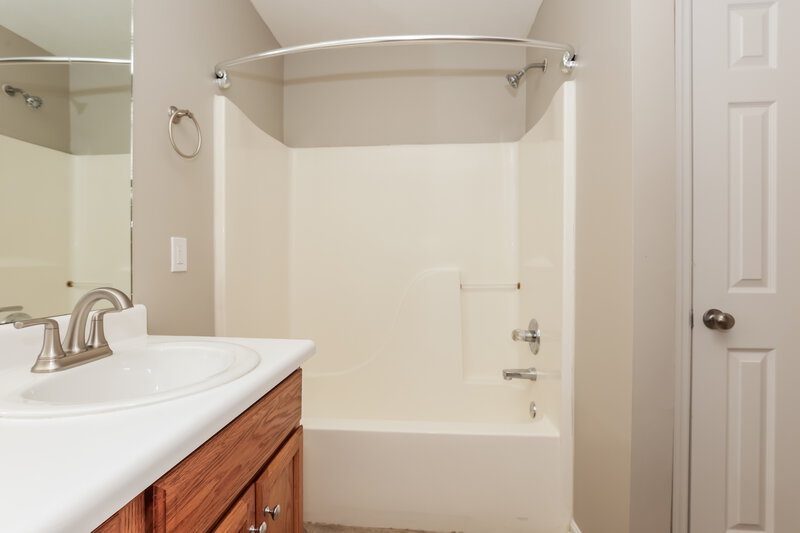 2,260/Mo, 5042 Tabitha St Murfreesboro, TN 37129 Main Bathroom View 2