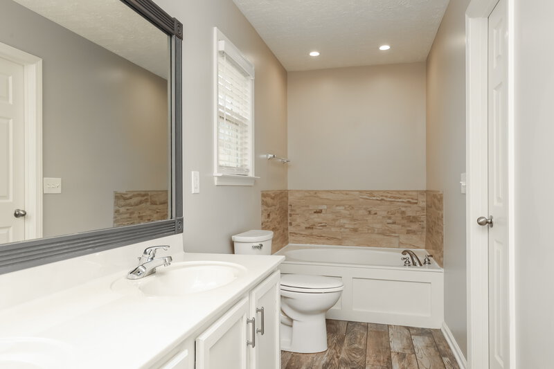 2,225/Mo, 1260 Lasalle Dr Smyrna, TN 37167 Main Bathroom View
