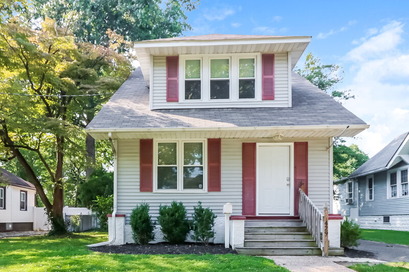 3,200/Mo, 429 W Pine St Audubon, NJ 08106 Front View
