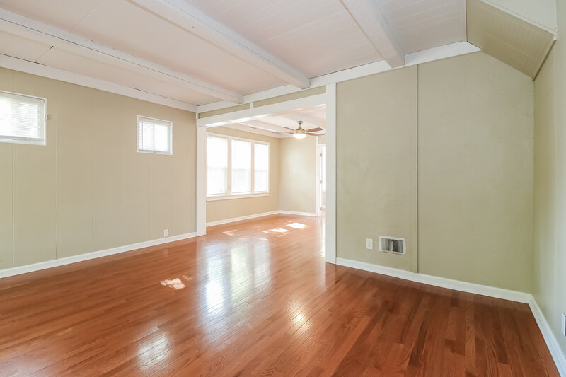 3,200/Mo, 429 W Pine St Audubon, NJ 08106 Living Room View