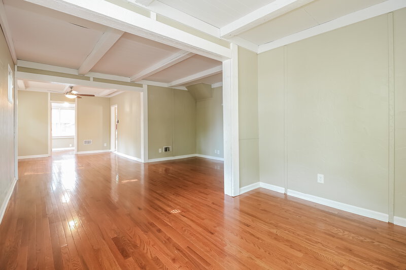 3,200/Mo, 429 W Pine St Audubon, NJ 08106 Living Room View 2