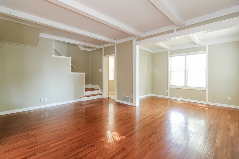 3,200/Mo, 429 W Pine St Audubon, NJ 08106 Living Room View 3