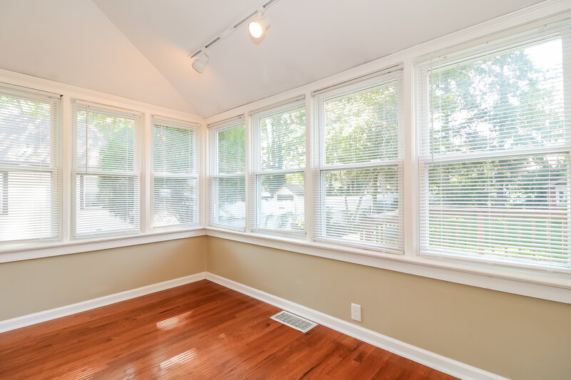 3,200/Mo, 429 W Pine St Audubon, NJ 08106 Sun Room View