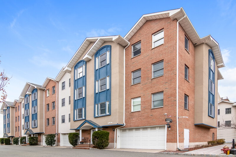 0/Mo, 620 38Th Street #604 Union City, NJ 07087 External View