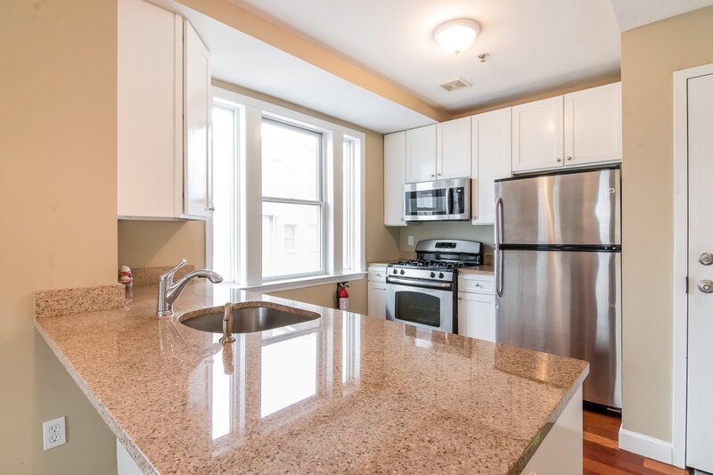 0/Mo, 620 38Th Street #604 Union City, NJ 07087 Kitchen View 3