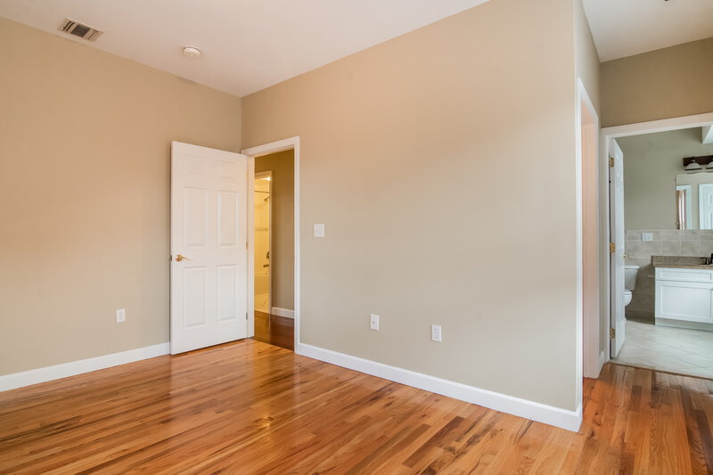0/Mo, 620 38Th Street #604 Union City, NJ 07087 Main Bedroom View 2