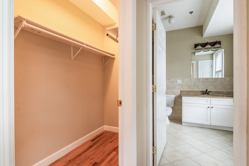 0/Mo, 620 38Th Street #604 Union City, NJ 07087 Walk In Closet View