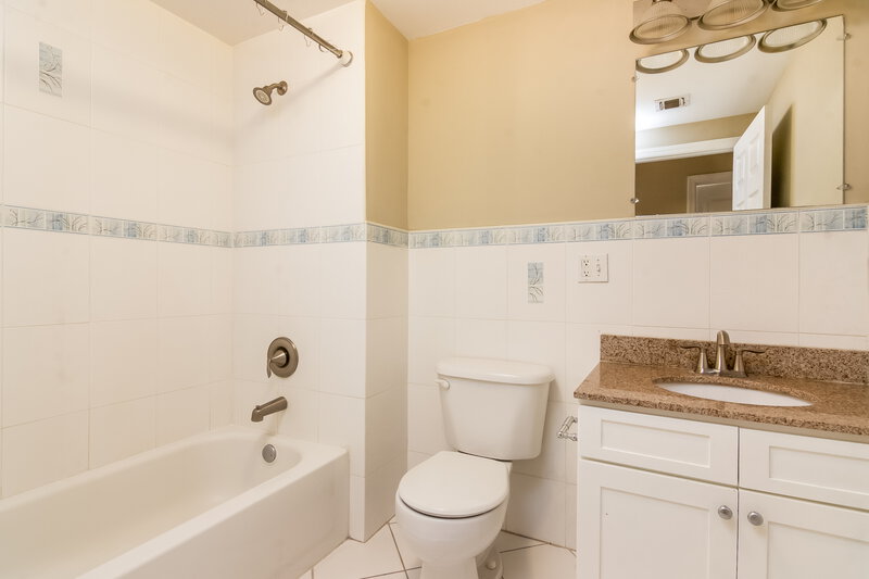0/Mo, 620 38Th Street #604 Union City, NJ 07087 Bathroom View
