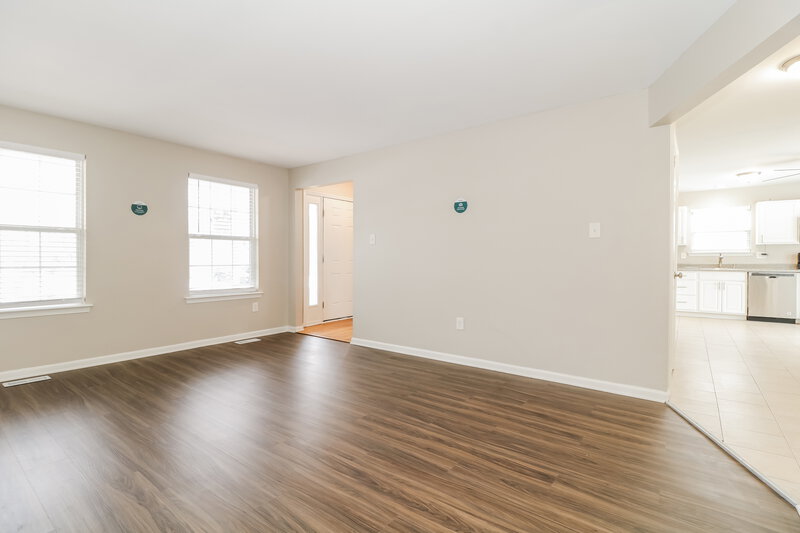 0/Mo, 733 Sage Hill Dr Deptford, NJ 08090 Living Room View 2