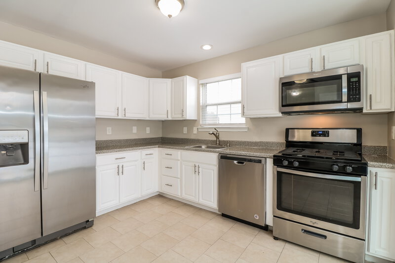 0/Mo, 733 Sage Hill Dr Deptford, NJ 08090 Kitchen View