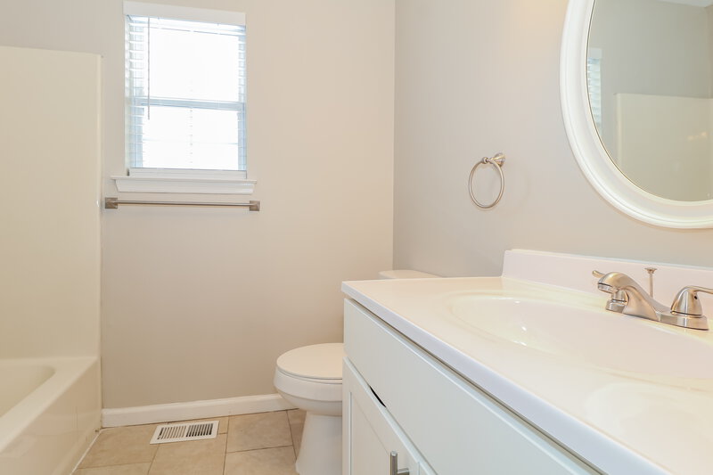 0/Mo, 733 Sage Hill Dr Deptford, NJ 08090 Bathroom View