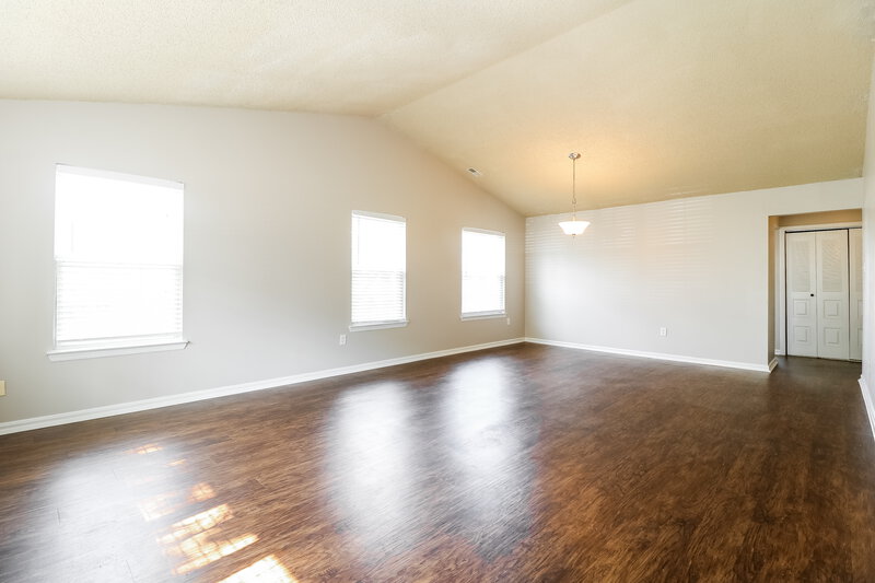 0/Mo, 616 Panama Ct Williamstown, NJ 08094 Living Room View