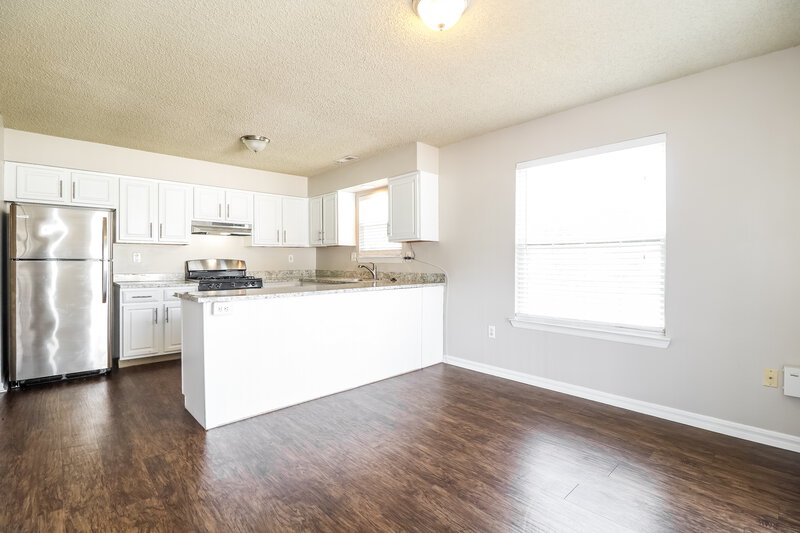 0/Mo, 616 Panama Ct Williamstown, NJ 08094 Dining Room View 2