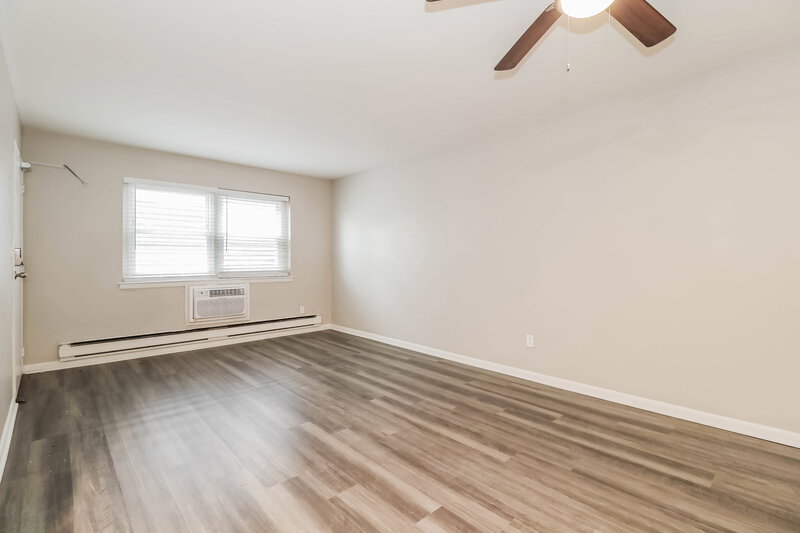 1,810/Mo, 7020  Polk St Apt 4 Guttenberg, NJ 07093 Living Room View