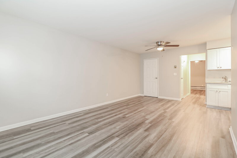 1,810/Mo, 7020  Polk St Apt 4 Guttenberg, NJ 07093 Living Room View 4