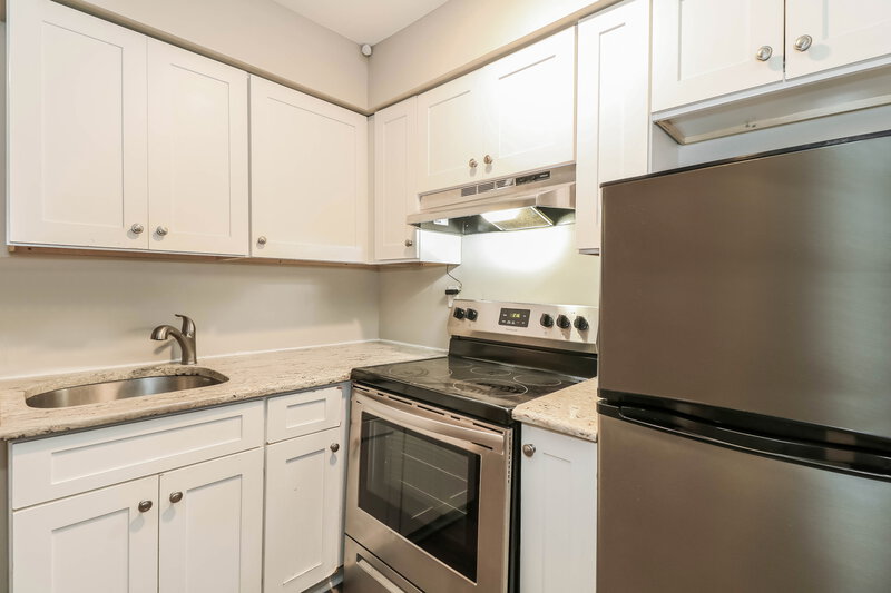 1,810/Mo, 7020  Polk St Apt 4 Guttenberg, NJ 07093 Kitchen View
