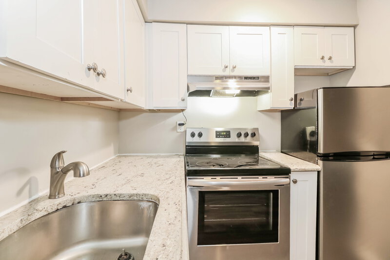 1,810/Mo, 7020  Polk St Apt 4 Guttenberg, NJ 07093 Kitchen View 2