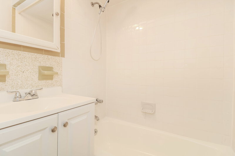 1,810/Mo, 7020  Polk St Apt 4 Guttenberg, NJ 07093 Main Bathroom View