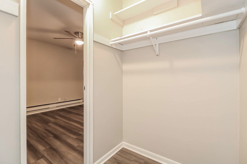1,810/Mo, 7020  Polk St Apt 4 Guttenberg, NJ 07093 Walk In Closet View
