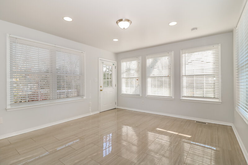 3,400/Mo, 21 Darby Lane Cherry Hill, NJ 08002 Sun Room View