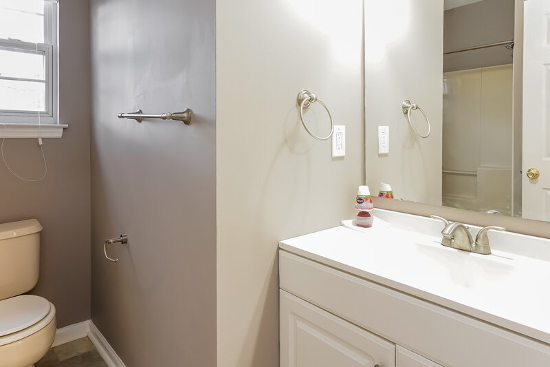 0/Mo, 617 Josie Ct Williamstown, NJ 08094 Main Bathroom View