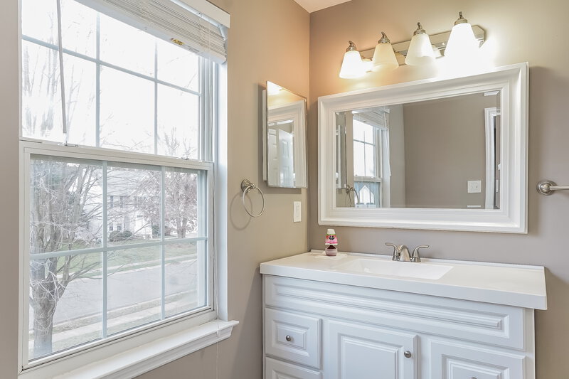 0/Mo, 617 Josie Ct Williamstown, NJ 08094 Bathroom View
