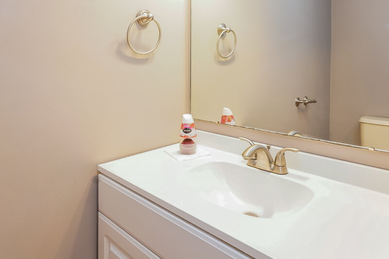 0/Mo, 617 Josie Ct Williamstown, NJ 08094 Bathroom View 2