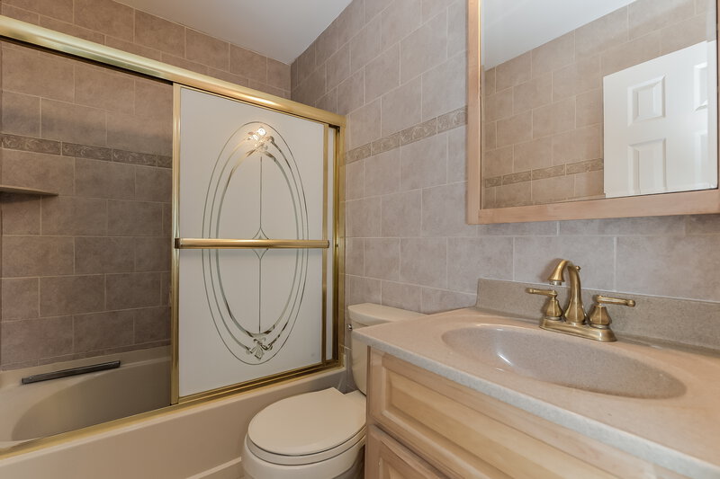 3,295/Mo, 112 Hemlock Drive Williamstown, NJ 08094 Master Bathroom View