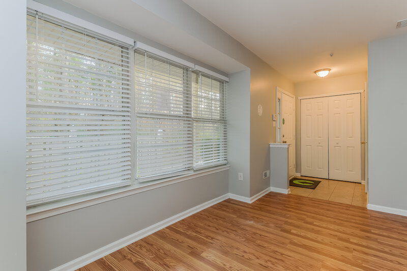 0/Mo, 2407 Beacon Hill Dr Sicklerville, NJ 08081 Living Room View 3