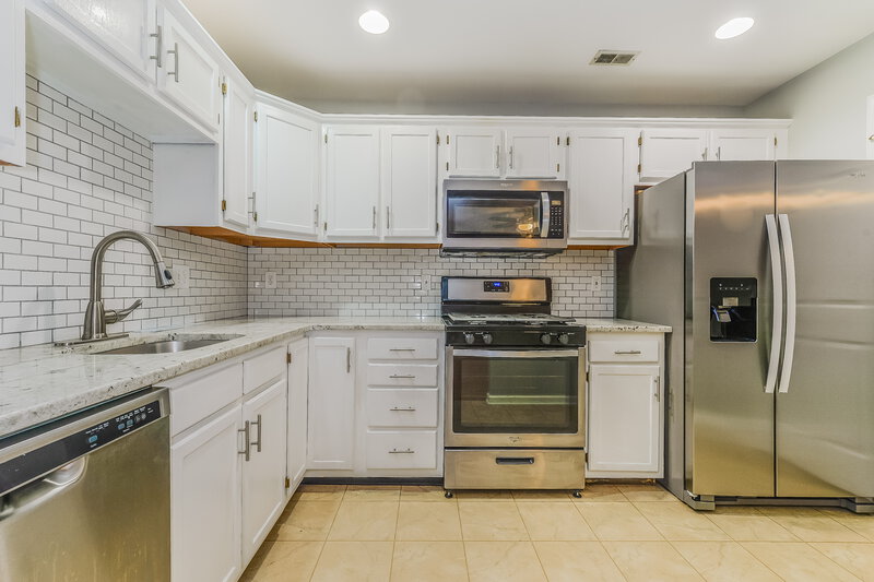 0/Mo, 2407 Beacon Hill Dr Sicklerville, NJ 08081 Kitchen View