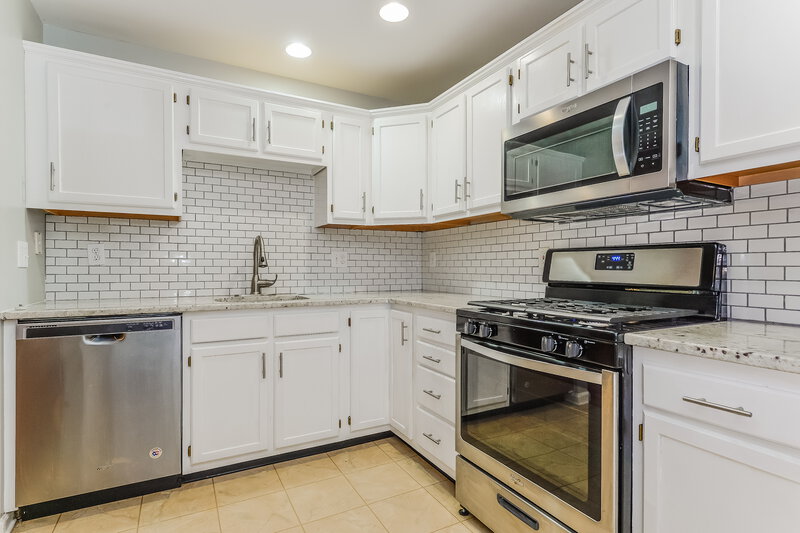 0/Mo, 2407 Beacon Hill Dr Sicklerville, NJ 08081 Kitchen View 2