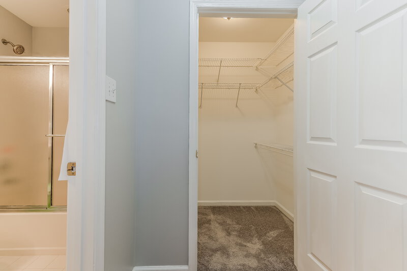 0/Mo, 2407 Beacon Hill Dr Sicklerville, NJ 08081 Walk In Closet View