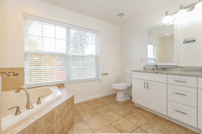 4,390/Mo, 2048 MILLER AVENUE Millville, NJ 08332 Main Bathroom View