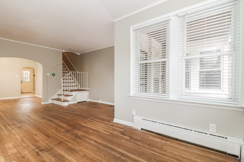 0/Mo, 3715 CAMDEN AVENUE Pennsauken, NJ 08110 Living Room View