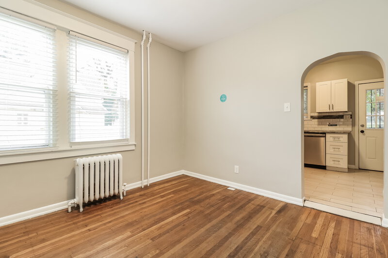 0/Mo, 3715 CAMDEN AVENUE Pennsauken, NJ 08110 Dining Room View