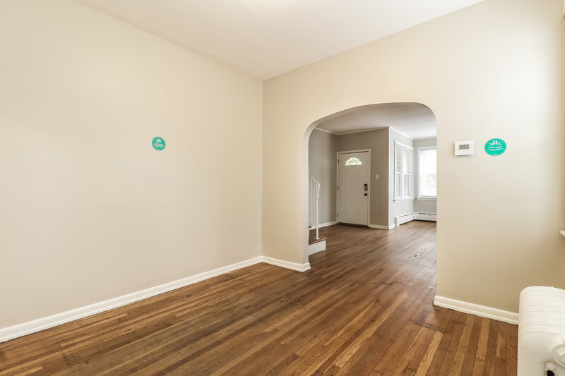 0/Mo, 3715 CAMDEN AVENUE Pennsauken, NJ 08110 Dining Room View 2