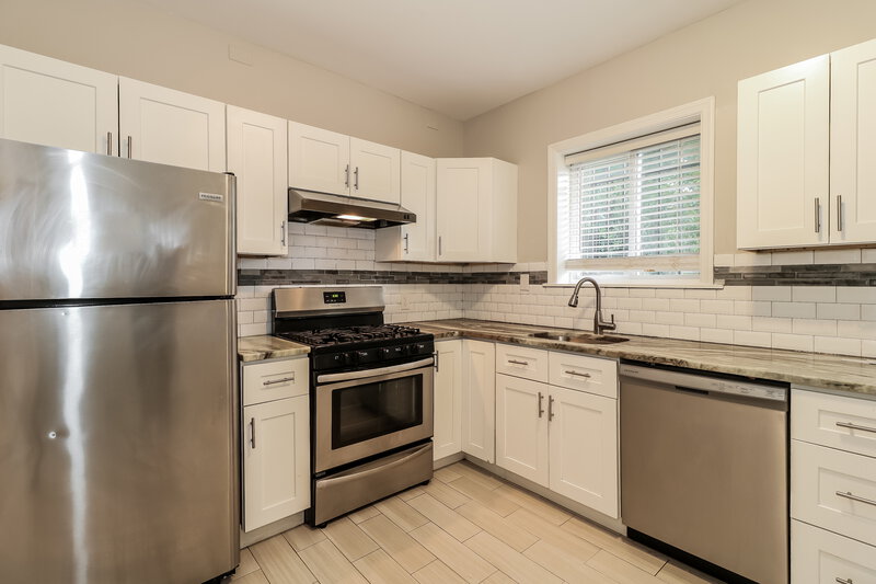 0/Mo, 3715 CAMDEN AVENUE Pennsauken, NJ 08110 Kitchen View