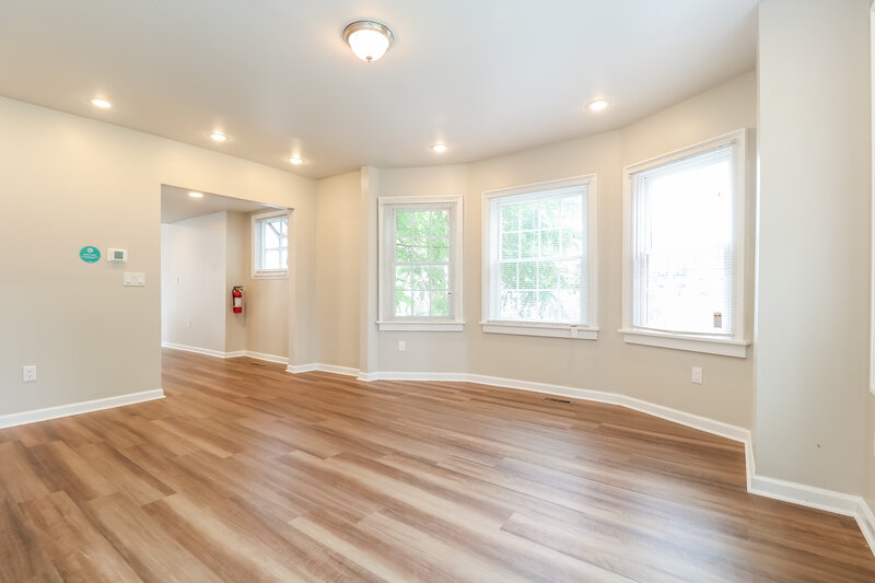 2,995/Mo, 314 3rd St Unit 1 Dunellen, NJ 08812 Living Room View