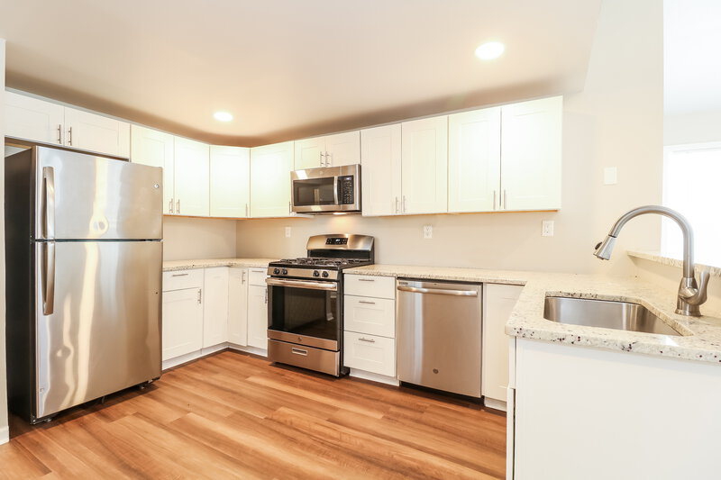 2,995/Mo, 314 3rd St Unit 1 Dunellen, NJ 08812 Kitchen View
