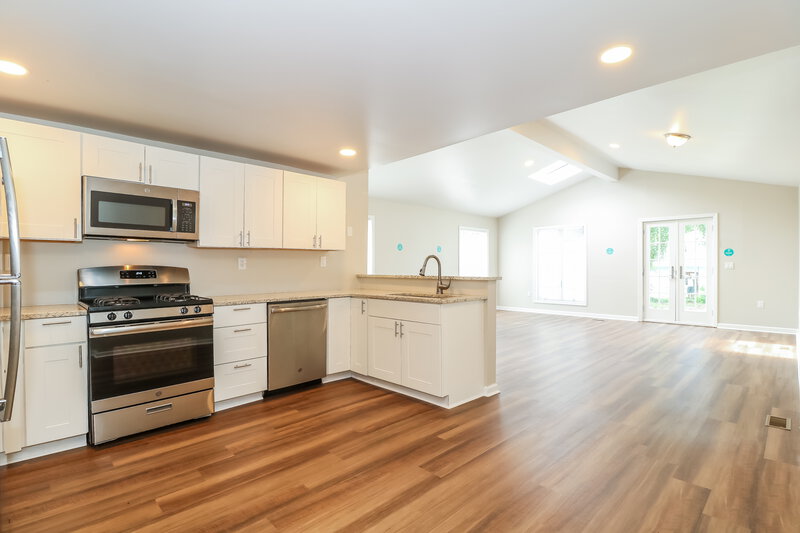 2,995/Mo, 314 3rd St Unit 1 Dunellen, NJ 08812 Kitchen View 2