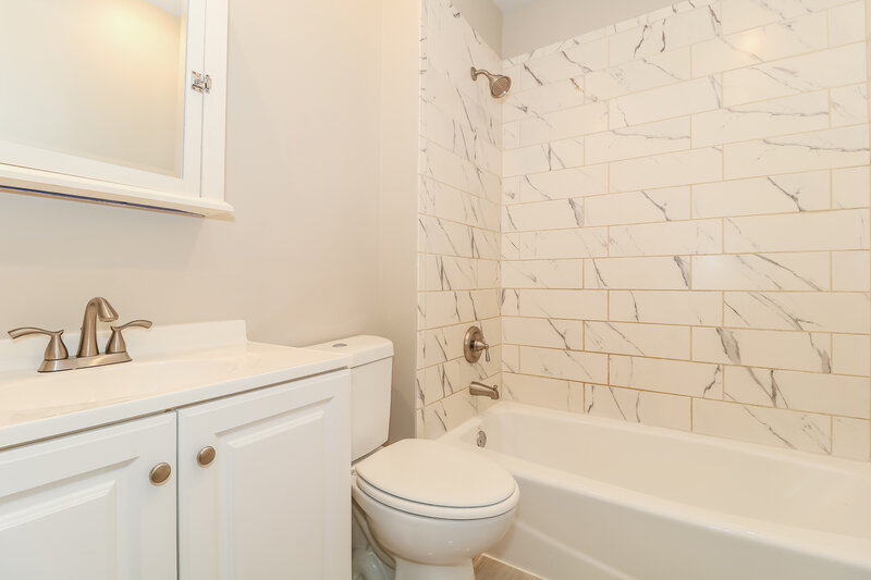 2,995/Mo, 314 3rd St Unit 1 Dunellen, NJ 08812 Bathroom View