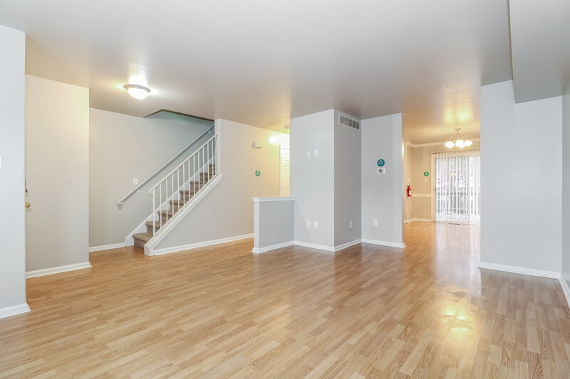 2,550/Mo, 139 PENDRAGON WAY Mantua, NJ 08051 Living Room View