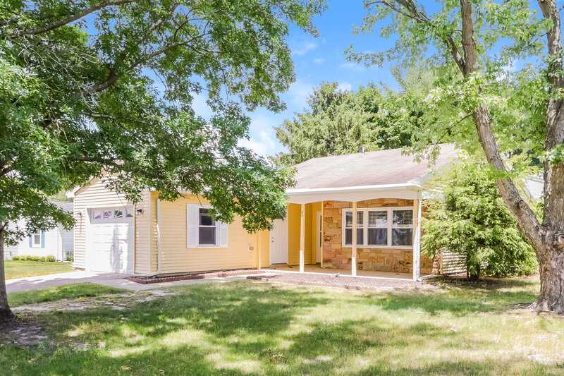 0/Mo, 80 Kingston Way Southampton, NJ 08088 Front View