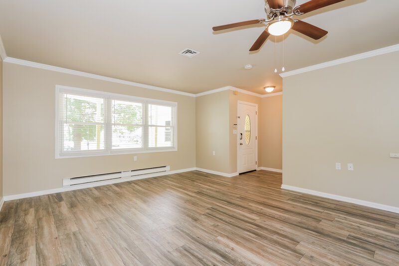 0/Mo, 80 Kingston Way Southampton, NJ 08088 Living Room View 2