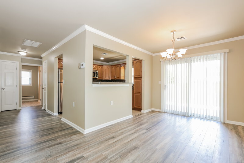 0/Mo, 80 Kingston Way Southampton, NJ 08088 Dining Room View